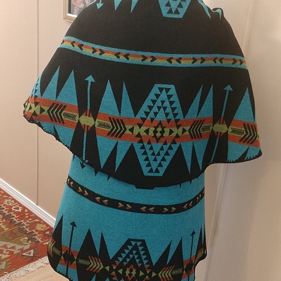 Reversible Southwestern Style Poncho one size fits - Picture 6 of 8